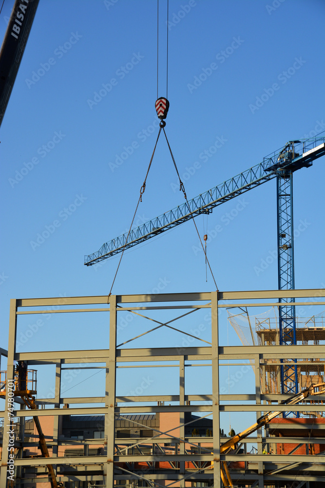 estructura metalica de un edificio en obras Stock Photo | Adobe Stock