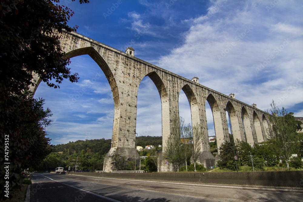 Fototapeta premium View of the landmark aqueduct located in Lisbon, Portugal.