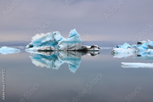 Reflet d'iceberg en Islande © rodhan
