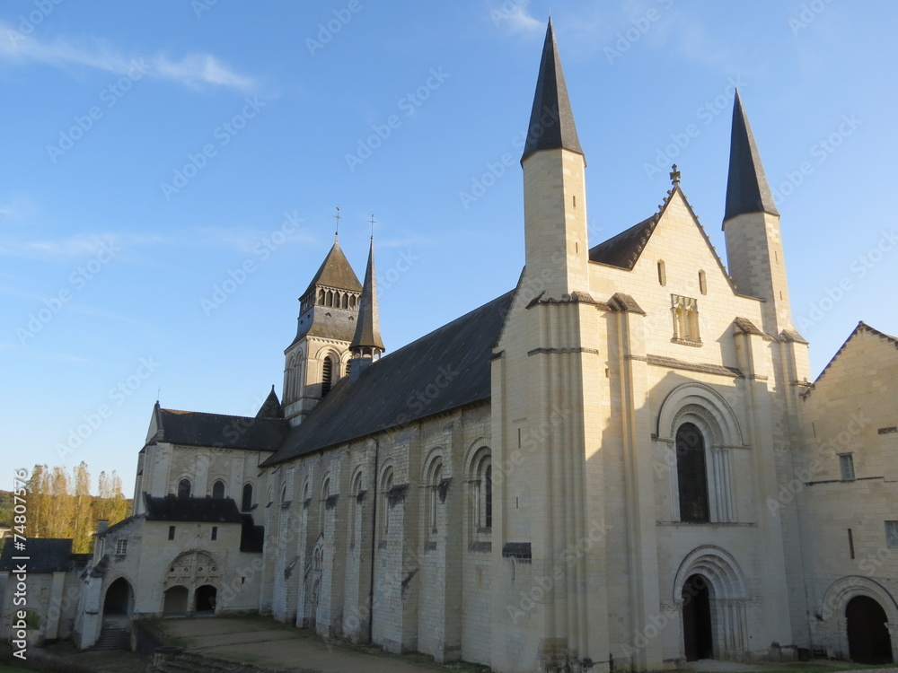 Maine-et-Loire -Fontevraud - Abbatiale - Vue Nord-Ouest