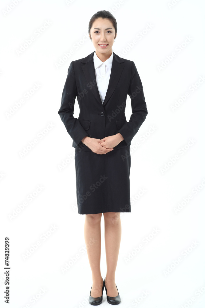 두 손을 모으고 똑바로 서있는 비즈니스 우먼 두 손을 모으고 똑바로 서있는 비즈니스 우먼