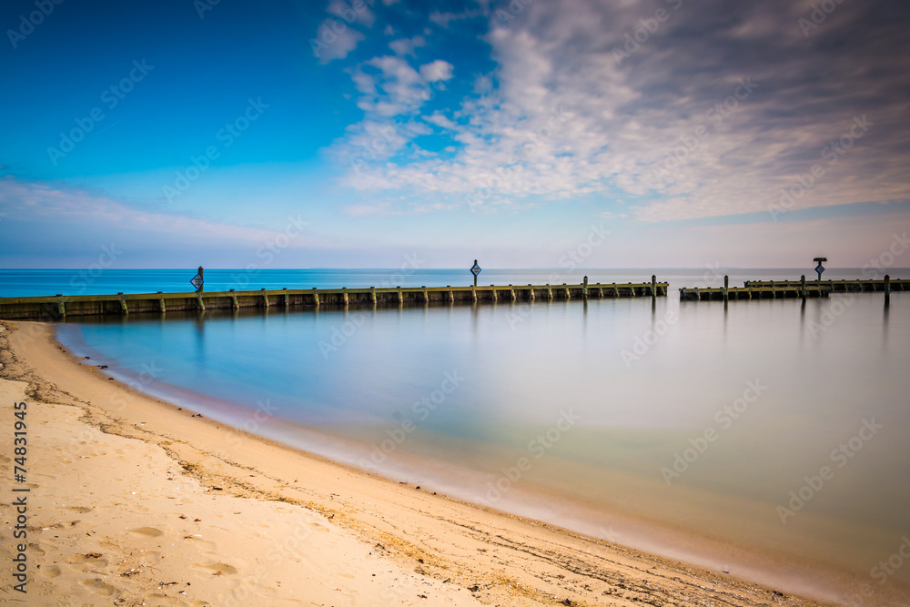 Long exposure on the shore of the Chesapeake Bay, in North Beach