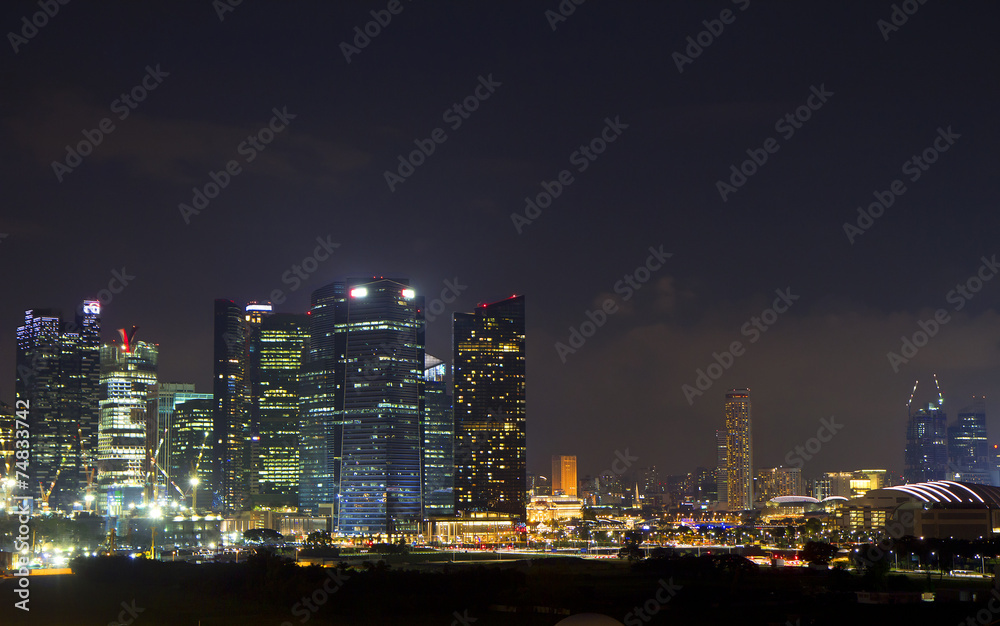Сингапур ночью.