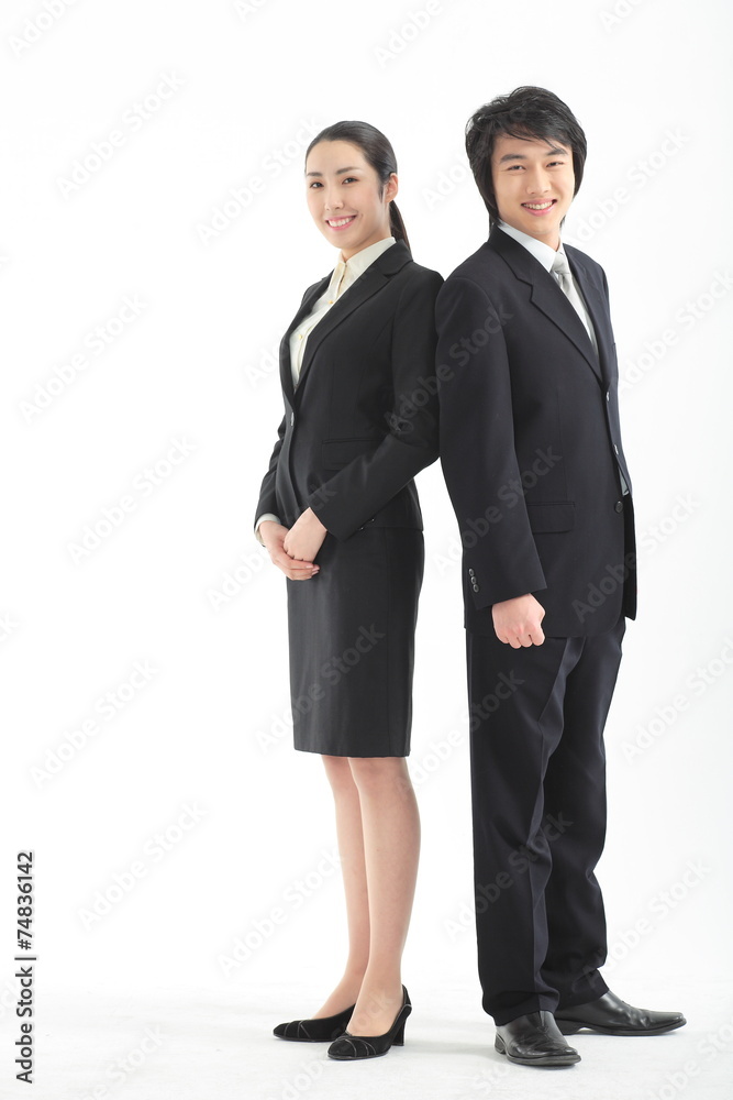 등을 맞대고 서있는 비즈니스 여성과 남성 등을 맞대고 서있는 비즈니스 여성과 남성