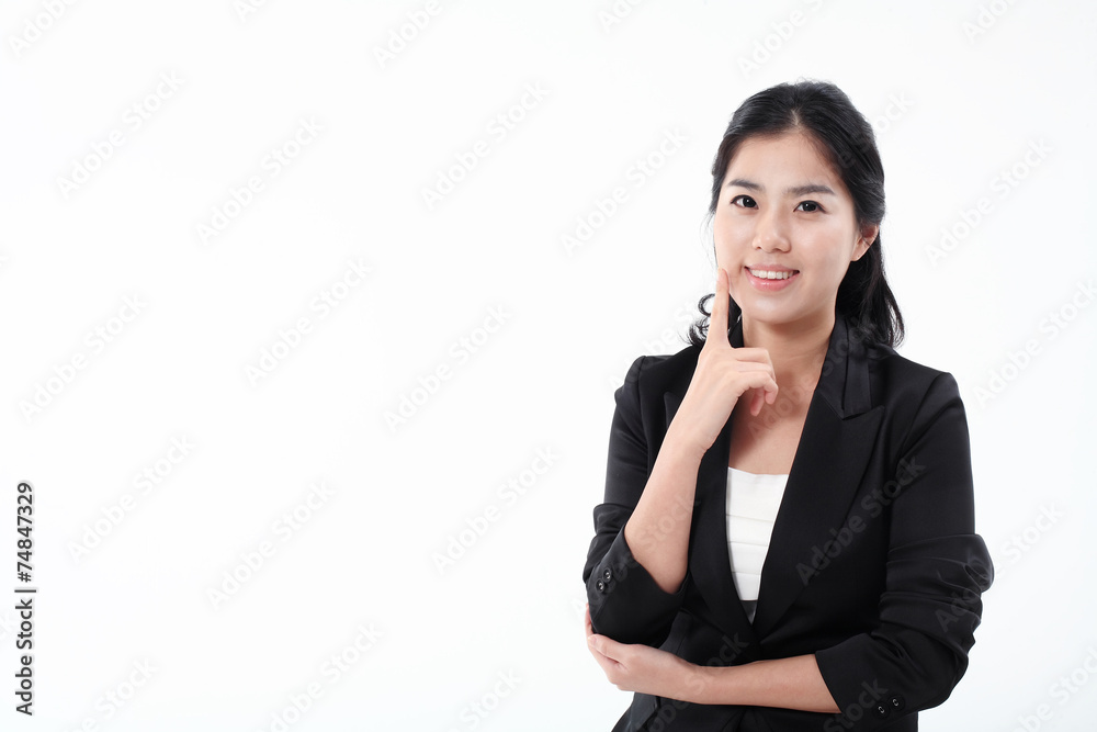 서서 제스처를 취하는 아시안 비즈니스 우먼 서서 제스처를 취하는 아시안 비즈니스 우먼
