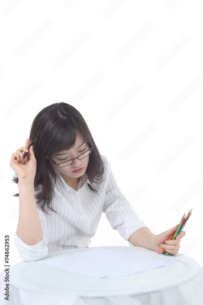 앉아서 제스처 취하는 아시안 비즈니스 여성 앉아서 제스처 취하는 아시안 비즈니스 여성