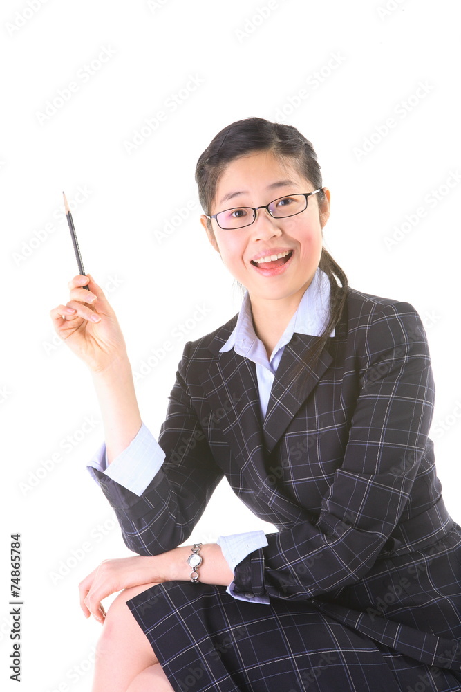 앉아서 제스처 취하는 아시안 비즈니스 여성 앉아서 제스처 취하는 아시안 비즈니스 여성