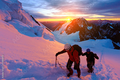 Fotótapéta climbers at the top of a pass