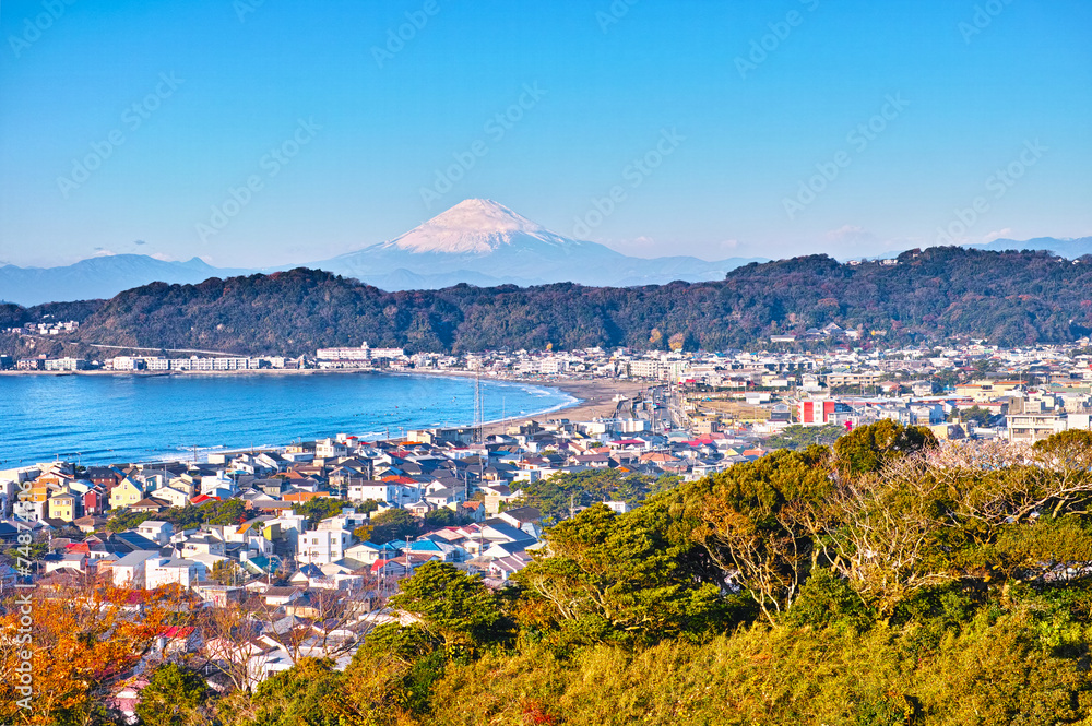 鎌倉の街並みと富士山