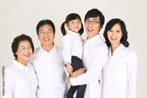 스튜디오 안 3대 가족