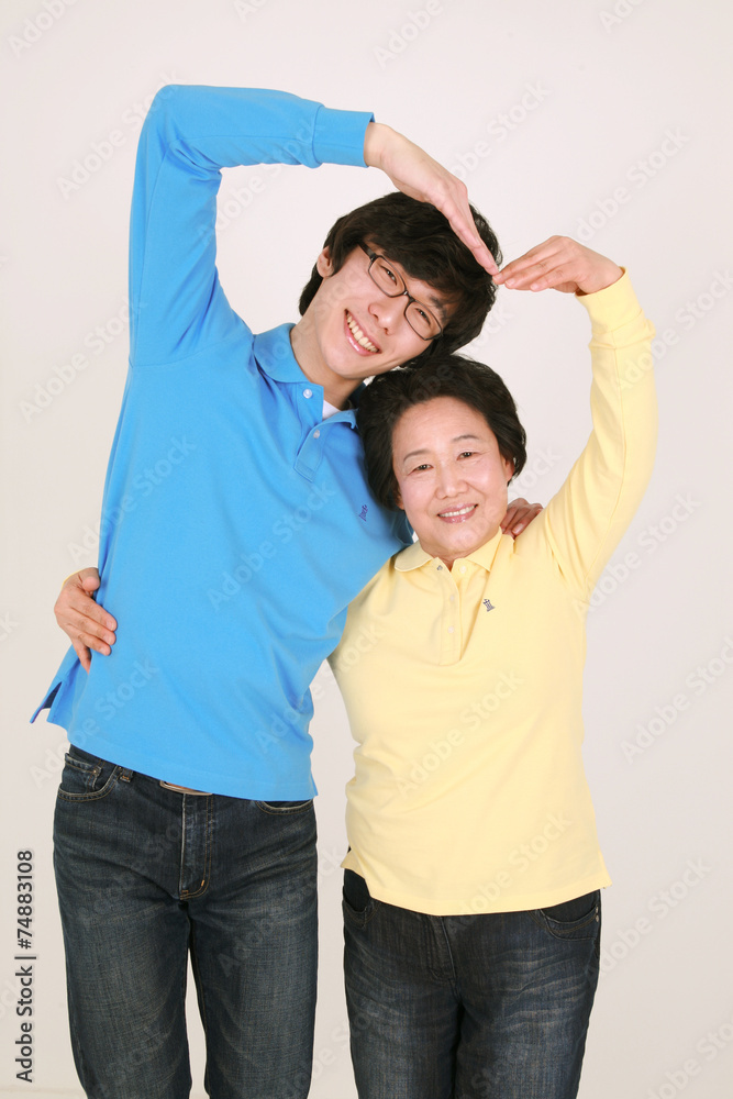 캐주얼 복장의 대가족 캐주얼 복장의 대가족