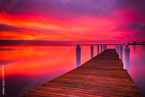 Fototapeta Naklejka Na Ścianę i Meble -  Long exposure of a pier at sunset, on the Chesapeake Bay in Kent