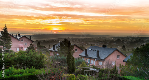 Amanecer en Torrelodones, al fondo Madrid,España