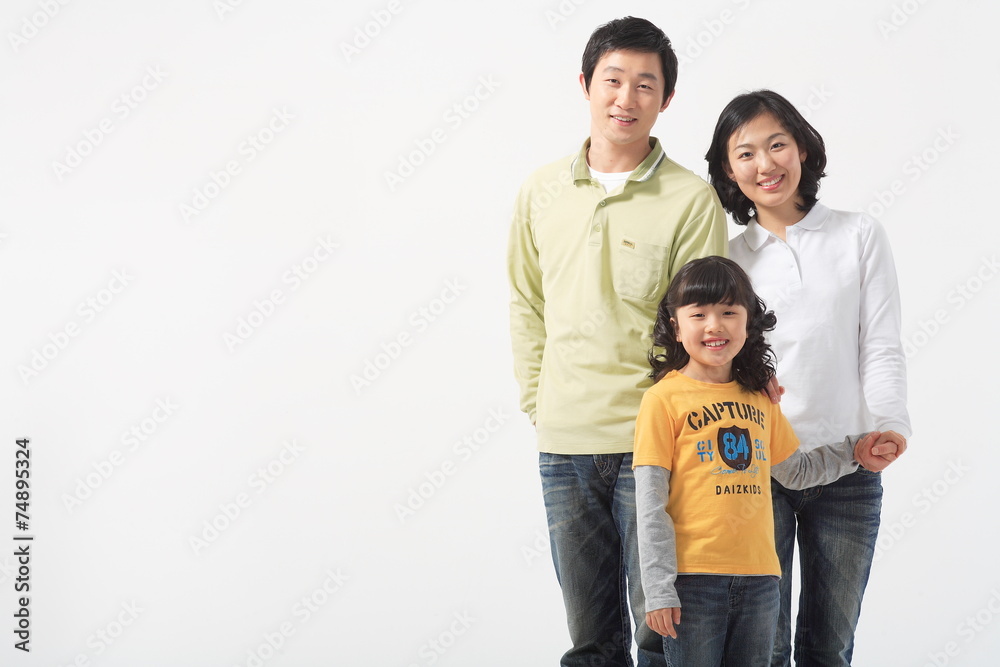 남자아이와 여자아이가 함께 있는 부부 남자아이와 여자아이가 함께 있는 부부
