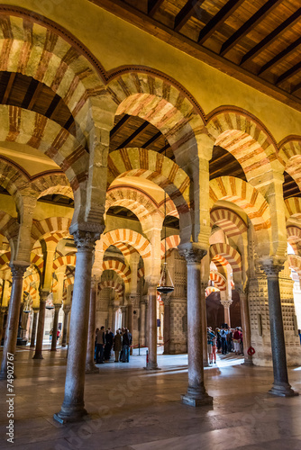 スペイン　メスキータ　The Mosque-cathedral of Córdoba © oben901