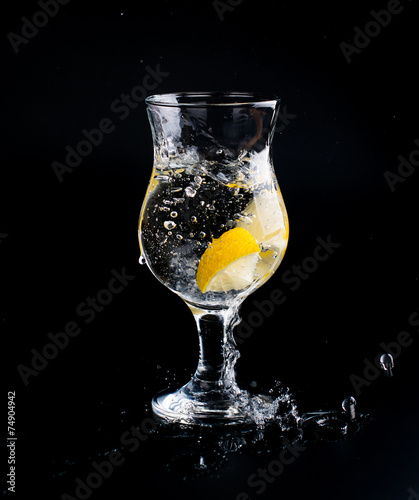 lemon in water
