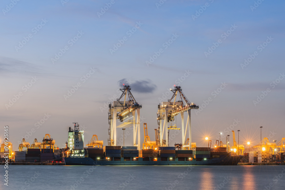 Obraz premium Container Cargo freight ship