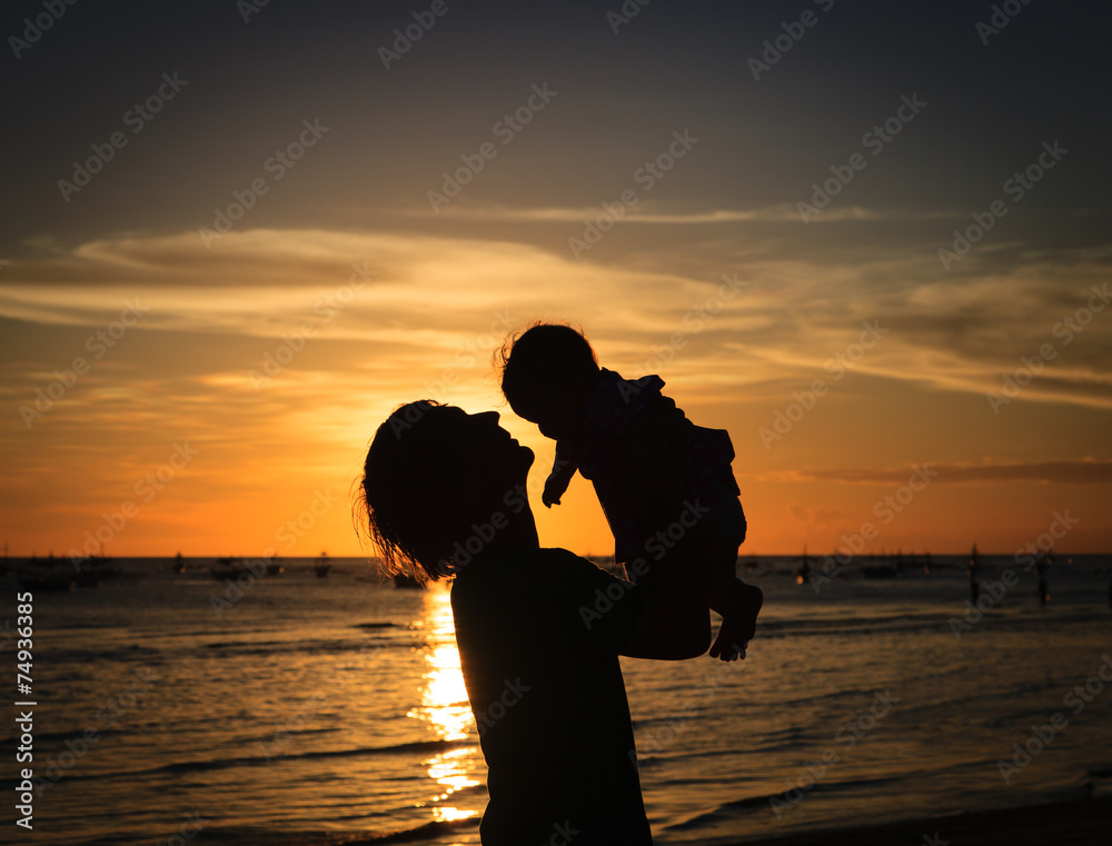 Father and little daughter silhouettes at sunset