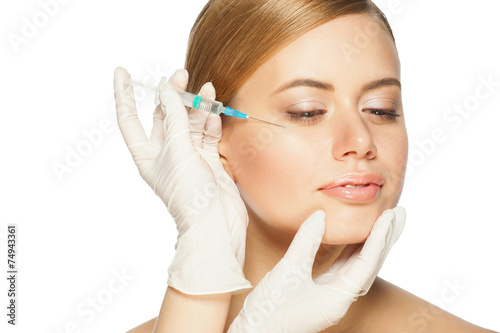 Cosmetic injection with syringe