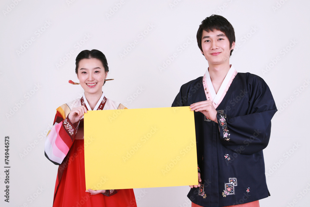 한복 입은 한국인 가족