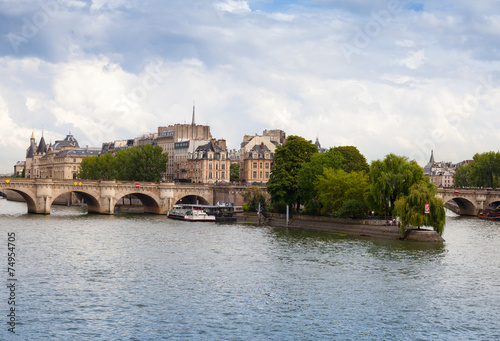 Cite Island and Pont Neuf, Paris © evannovostro