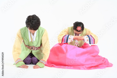 한복 입은 한국 소년과 소녀