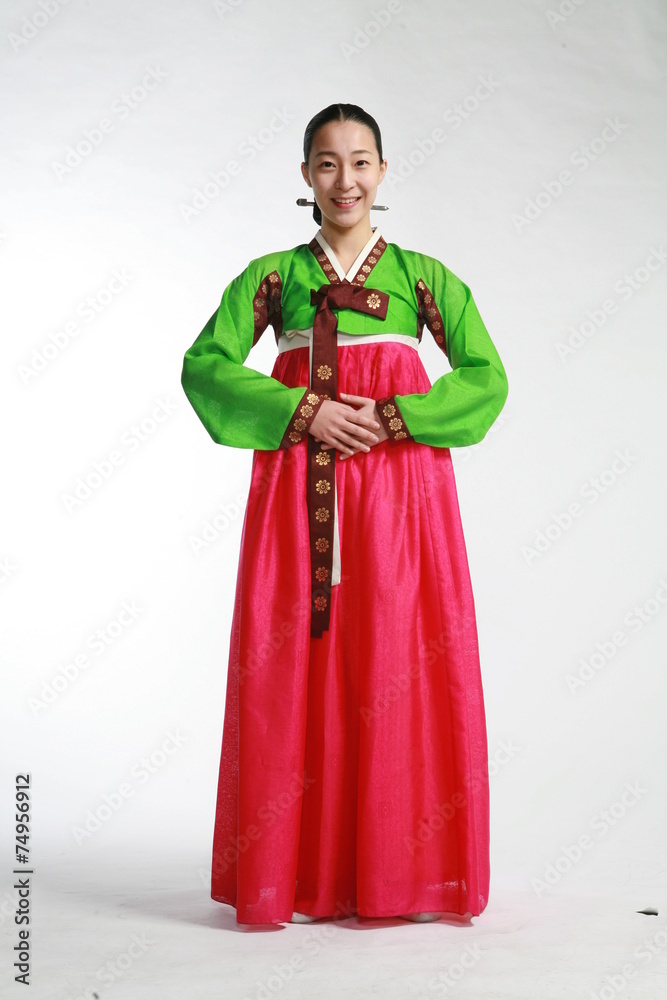 한복 입은 한국 여성
