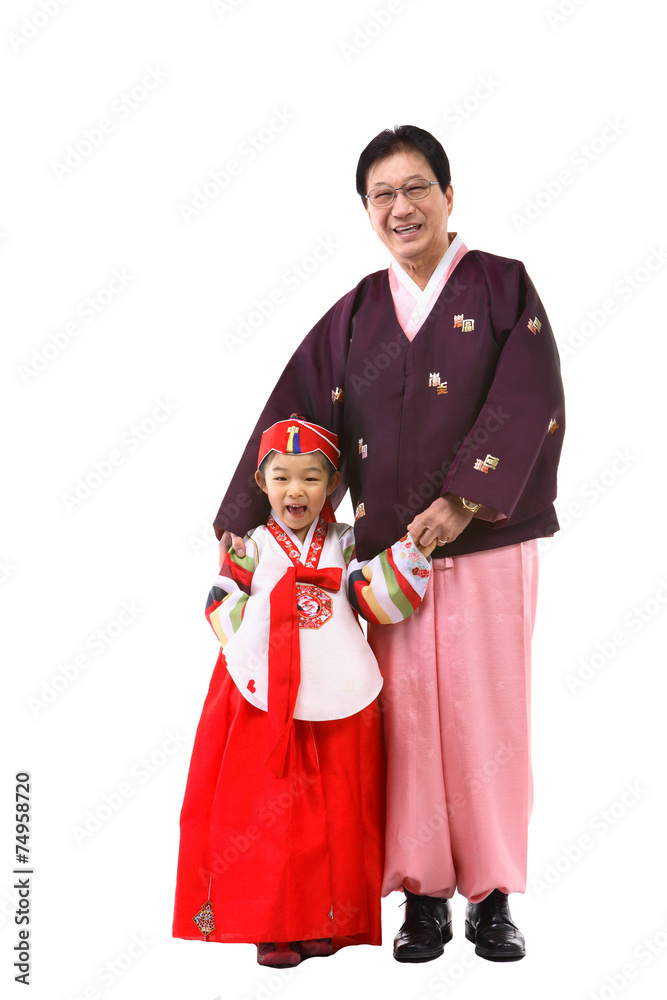 한복 입은 한국인 소녀와 할아버지