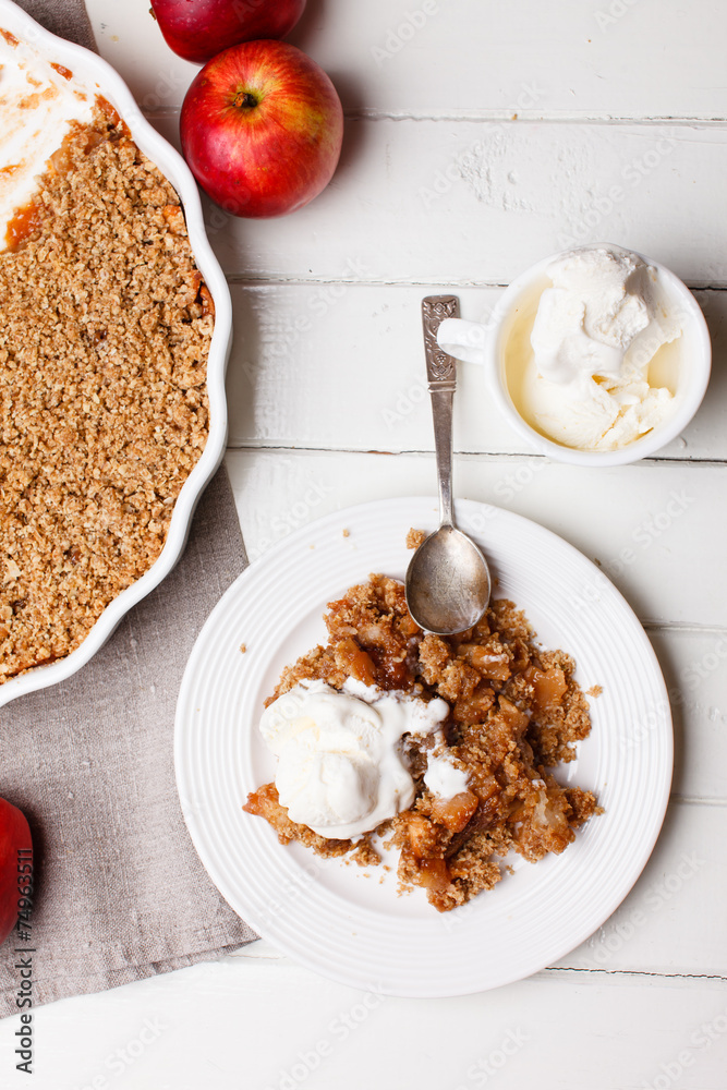 apple crumble with ice cream apple crumble with ice cream