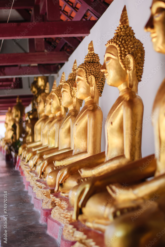 Fototapeta premium Golden buddha in temple