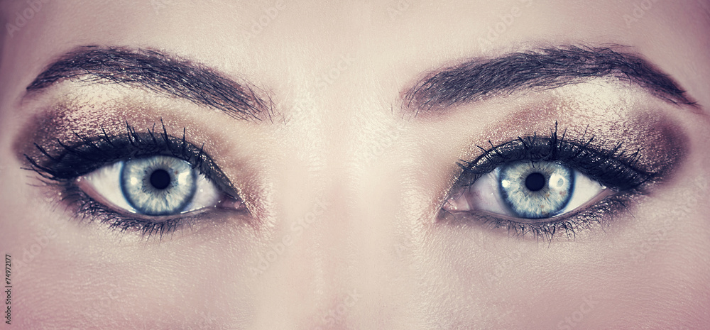 Obraz premium Beautiful eyes makeup