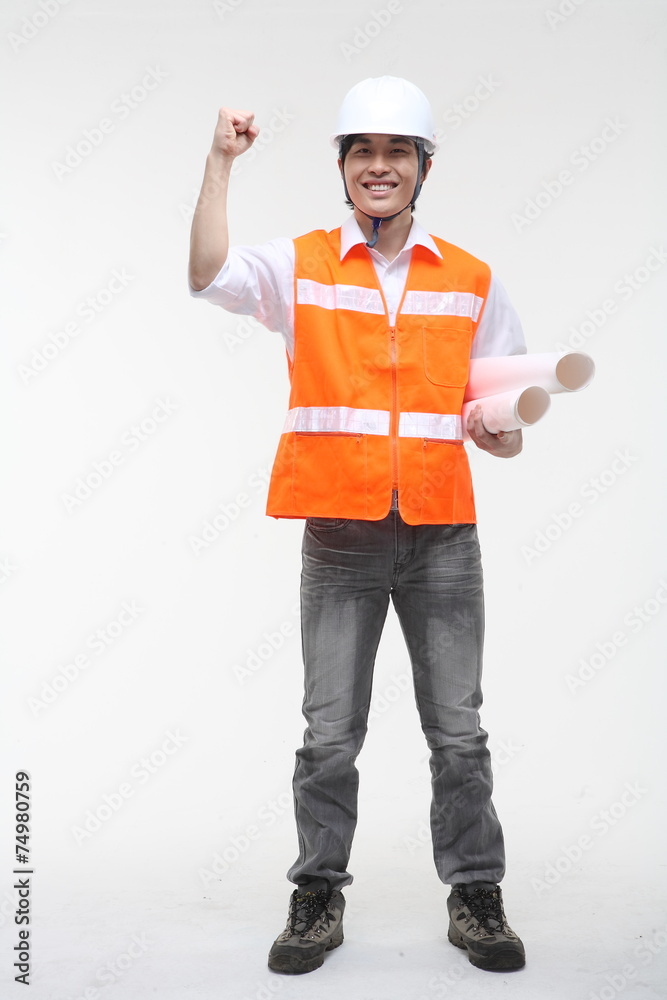 안전모를 쓴 건축현장의 사람들 안전모를 쓴 건축현장의 사람들