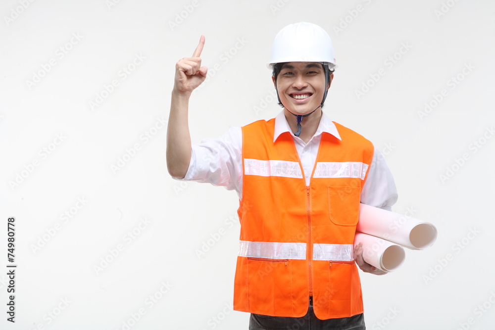 안전모를 쓴 건축현장의 사람들 안전모를 쓴 건축현장의 사람들