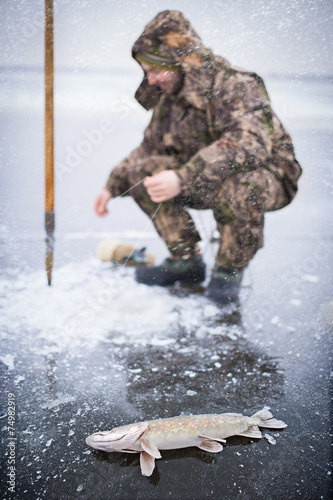Winter.Ice-fishing.