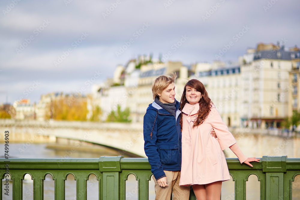 Young dating couple in Paris