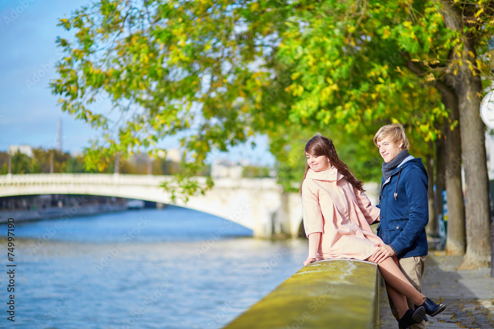 Dating couple in Paris on a nice spring day