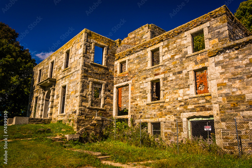 Abandoned building at Fort Williams Park, in Cape Elizabeth, Mai Abandoned building at Fort Williams Park, in Cape Elizabeth, Mai