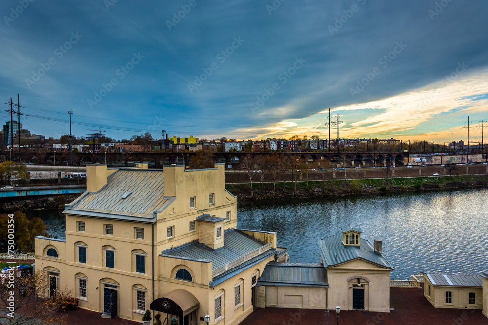 Obraz premium Buildings along the Schuylkill River in Philadelphia, Pennsylvan