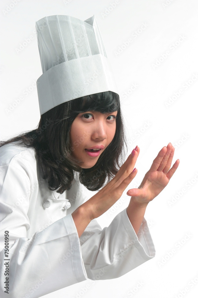 스튜디오 안의 요리사복을 입은 요리사 여자