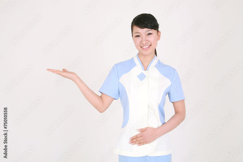스튜디오 안의 의사선생님과 간호사 스튜디오 안의 의사선생님과 간호사