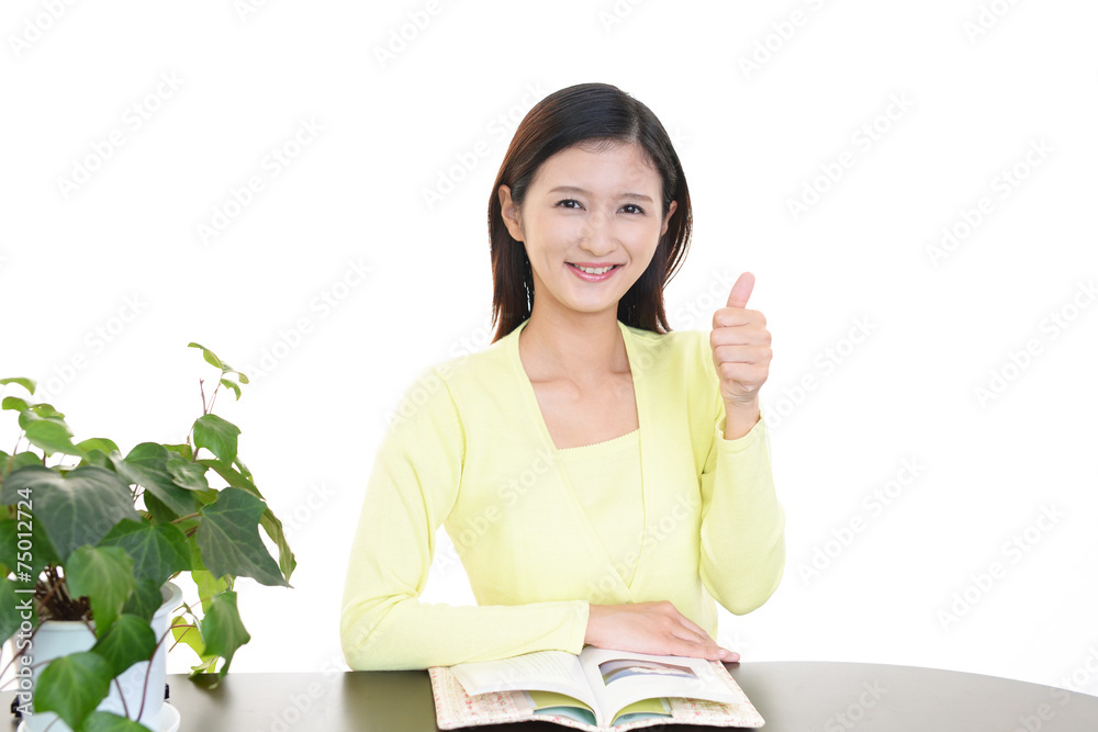 読書をする女性