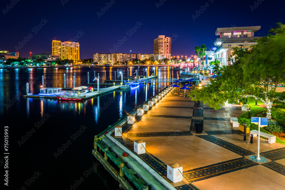 Fototapeta premium View of the Riverwalk at night in Tampa, Florida.