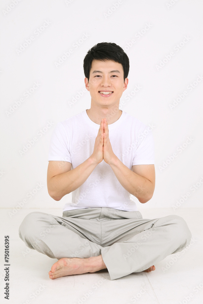 요가의 하고 있는 남성 요가의 하고 있는 남성