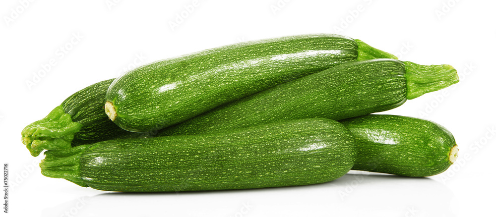zucchine fresche in fondo bianco Stock Photo