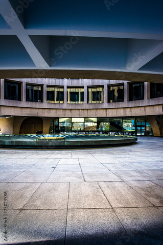Exterior architecture at the Hirshhorn Museum, in Washington, DC © jonbilous
