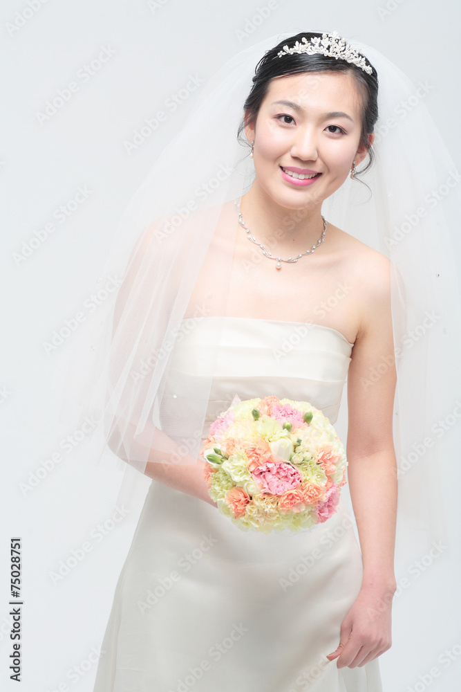 웨딩드레스를 입은 여성
