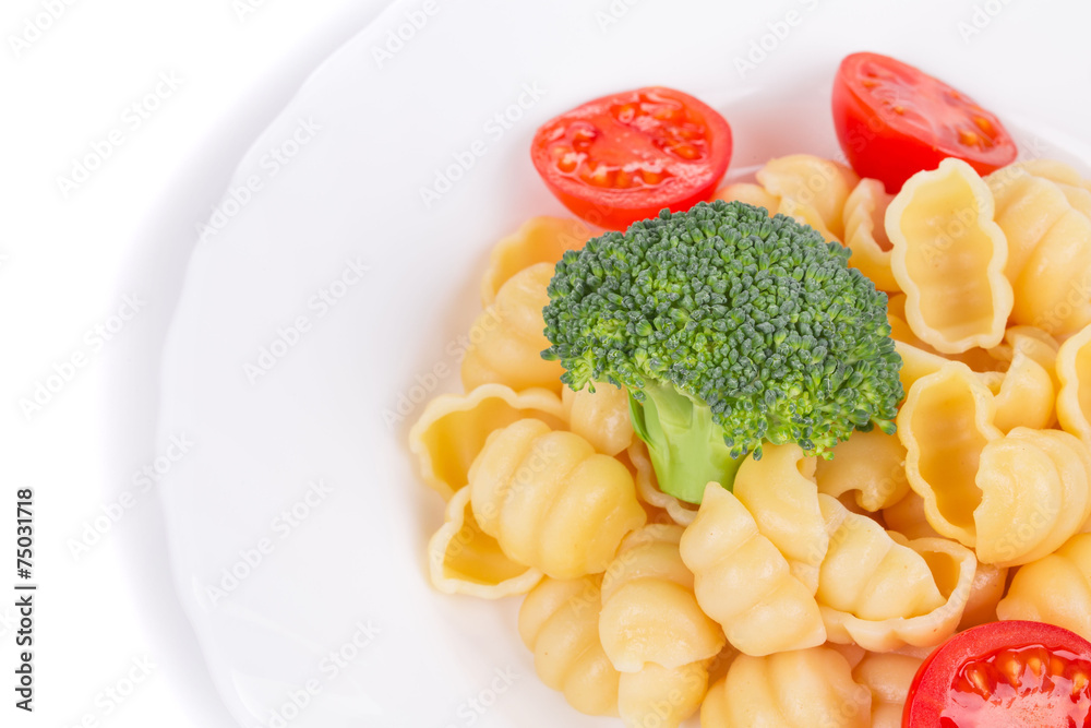 Pasta shells with vegetables