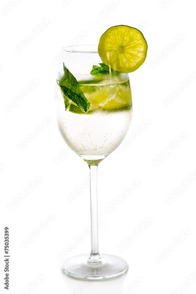 Hugo mit Zitrone StockFoto Adobe Stock