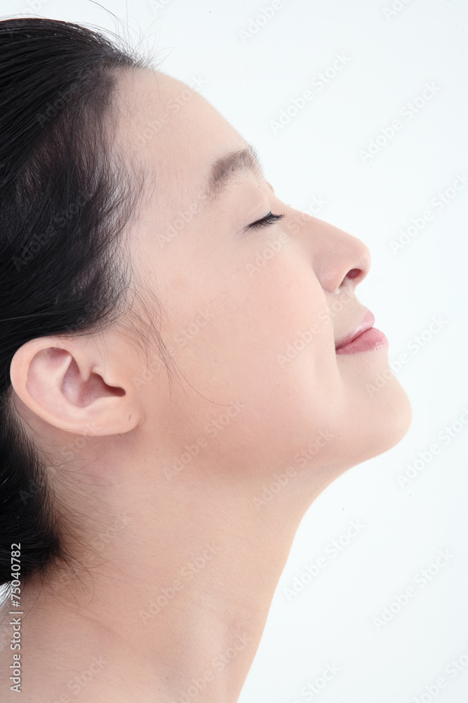 스킨케어컨셉의 여성 얼굴 클로즈업 스킨케어컨셉의 여성 얼굴 클로즈업