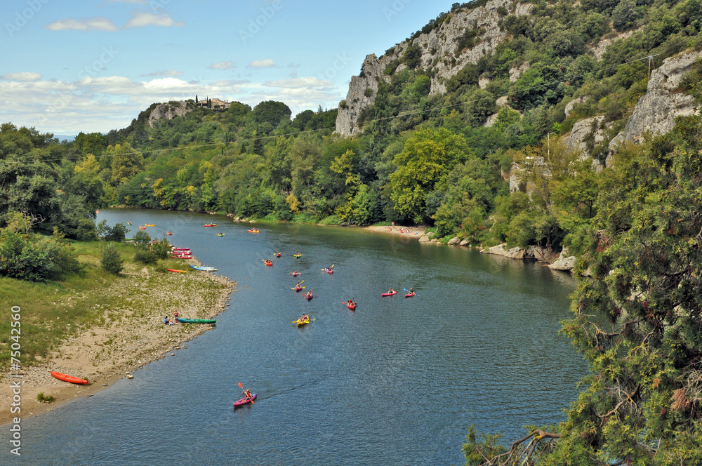 Fototapeta premium Canoe e canottaggio nelle Gole dell'Ardeche - Rodano Alpi